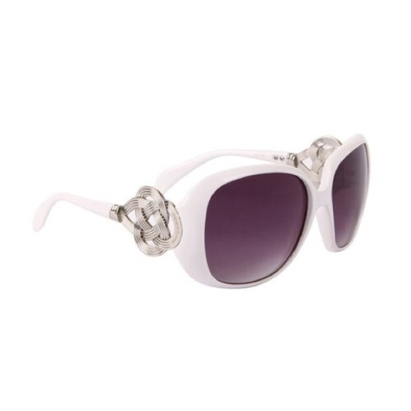Sunglasses with design on the size comes with hard case 2 for $30 Summer fun - Picture 4 of 7